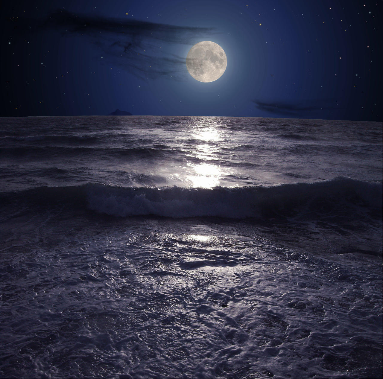 Full_moon_ocean_by_Taryuna.jpg