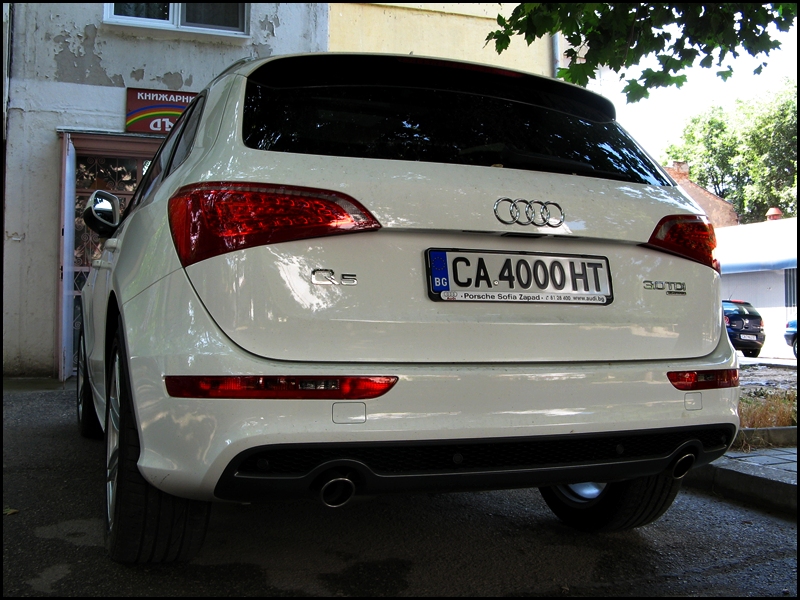Audi_Q5_04_by_KoenigseggBG.jpg