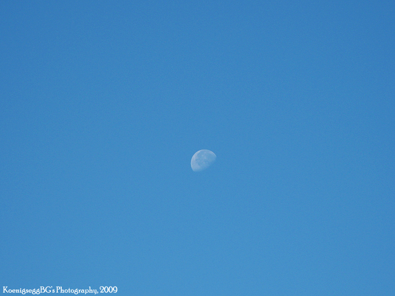 The_Moon_by_KoenigseggBG.jpg